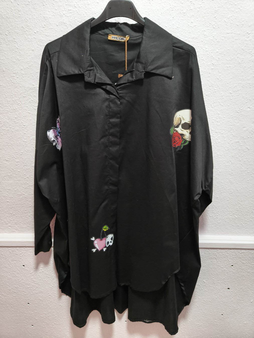 Camisa larga con calaveras