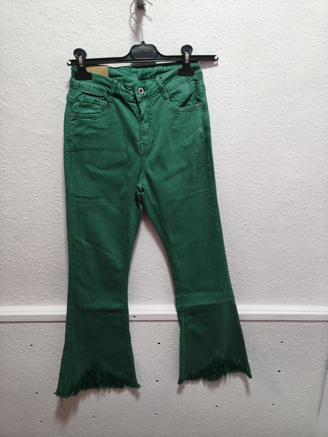 pantalon verde flecos