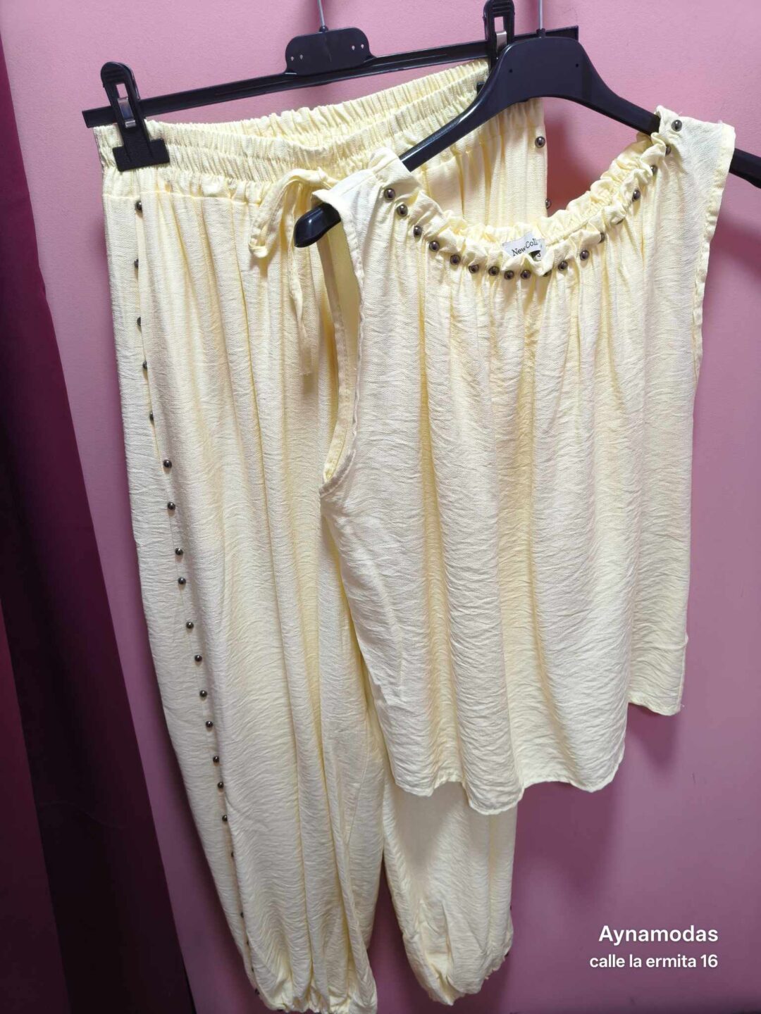 blusa conjunto tachuelas