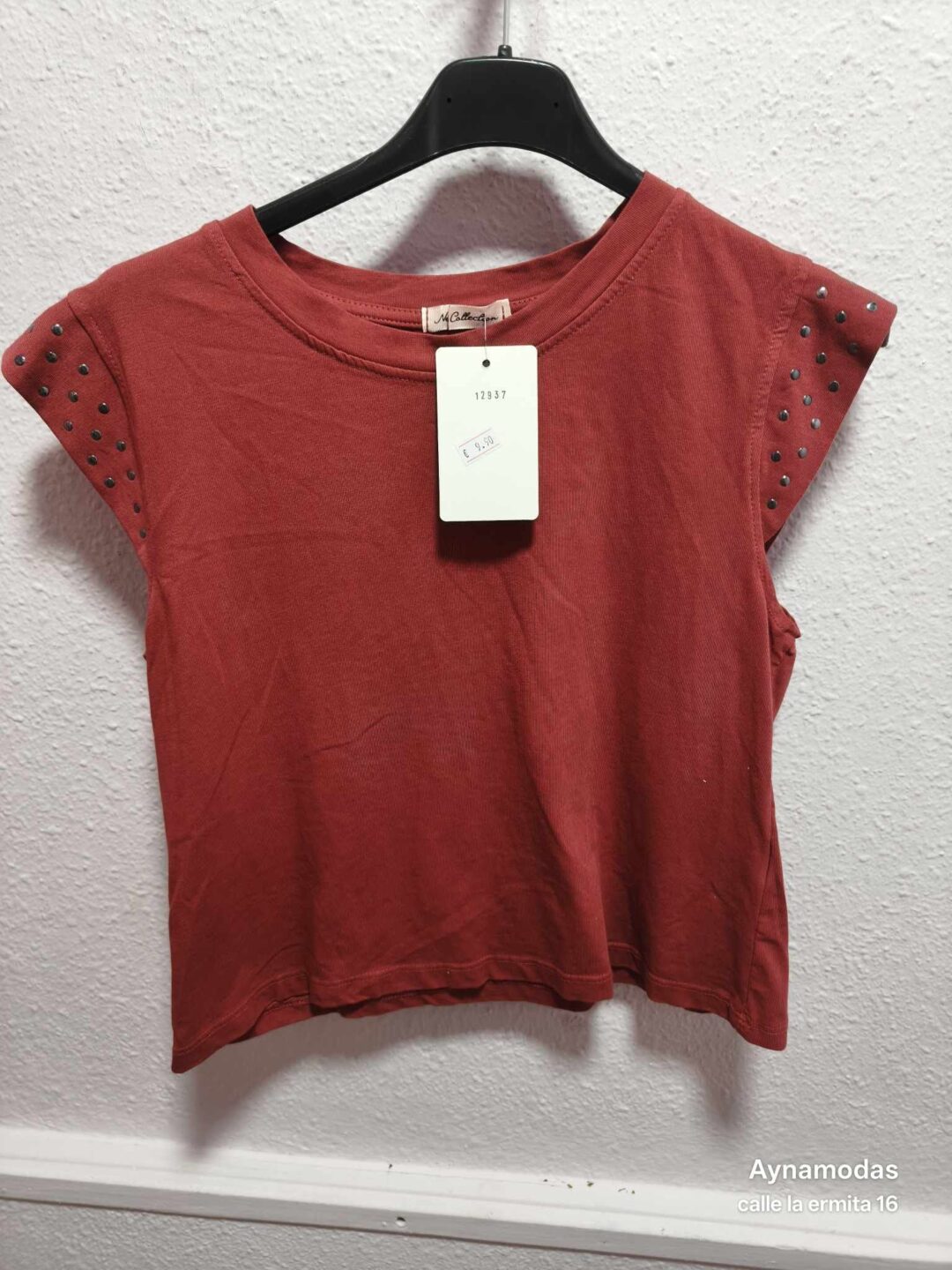 camiseta tachuelas cortita